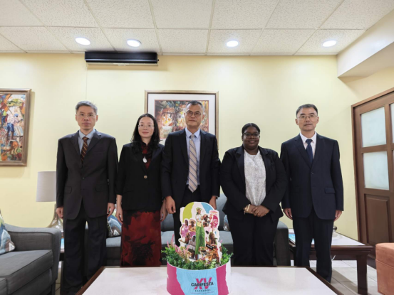 Amb. Zheng (centre) with Ms Blenman and Chinese officials. Photo: Chinese embassy